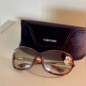 Tom Ford ‘Jennifer’ sunglasses. Light tortoise frame.